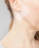 Imagen del producto cuello Una mujer usa Juzo ScarPad en el cuello