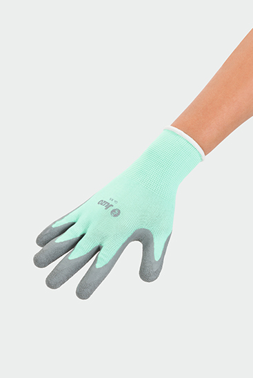 Femme portant des gants spéciaux Juzo Femme portant des gants spéciaux Juzo