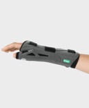 Palmar Xtec Rhizo – side view Right arm with Palmar Xtec Rhizo wrist orthosis – side view (thumb)