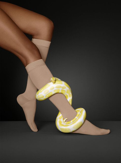 Legs with the Juzo Move and a yellow snake